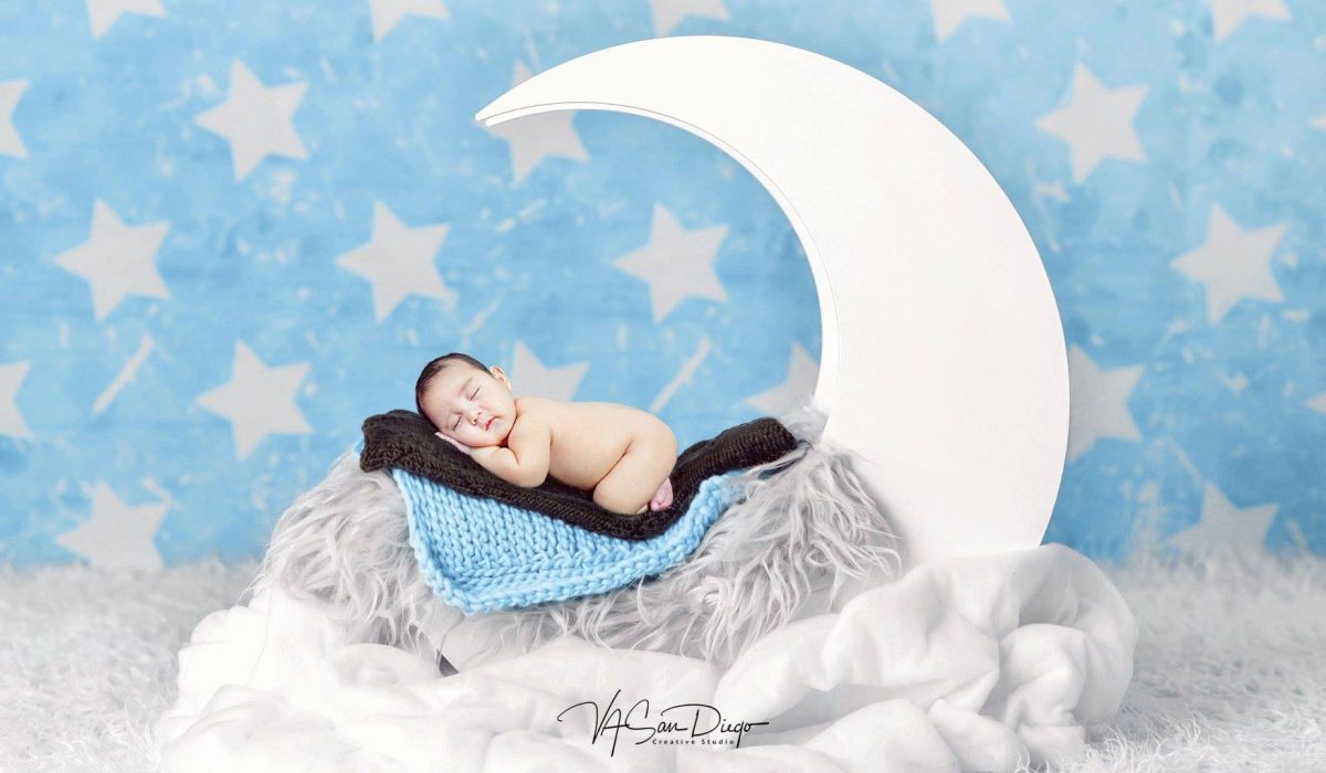 "I love you to the moon and Back" Baby Jaime at 2 months old
 #vasandiegocreativ...