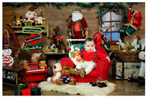Here's a preview of our Christmas Kiddie Session with the super cute baby Graeso...